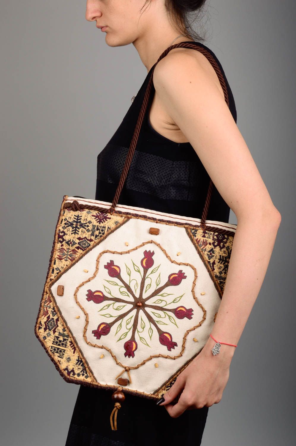 Damen Schultertasche aus Textil originell handmade Accessoire Granat foto 3