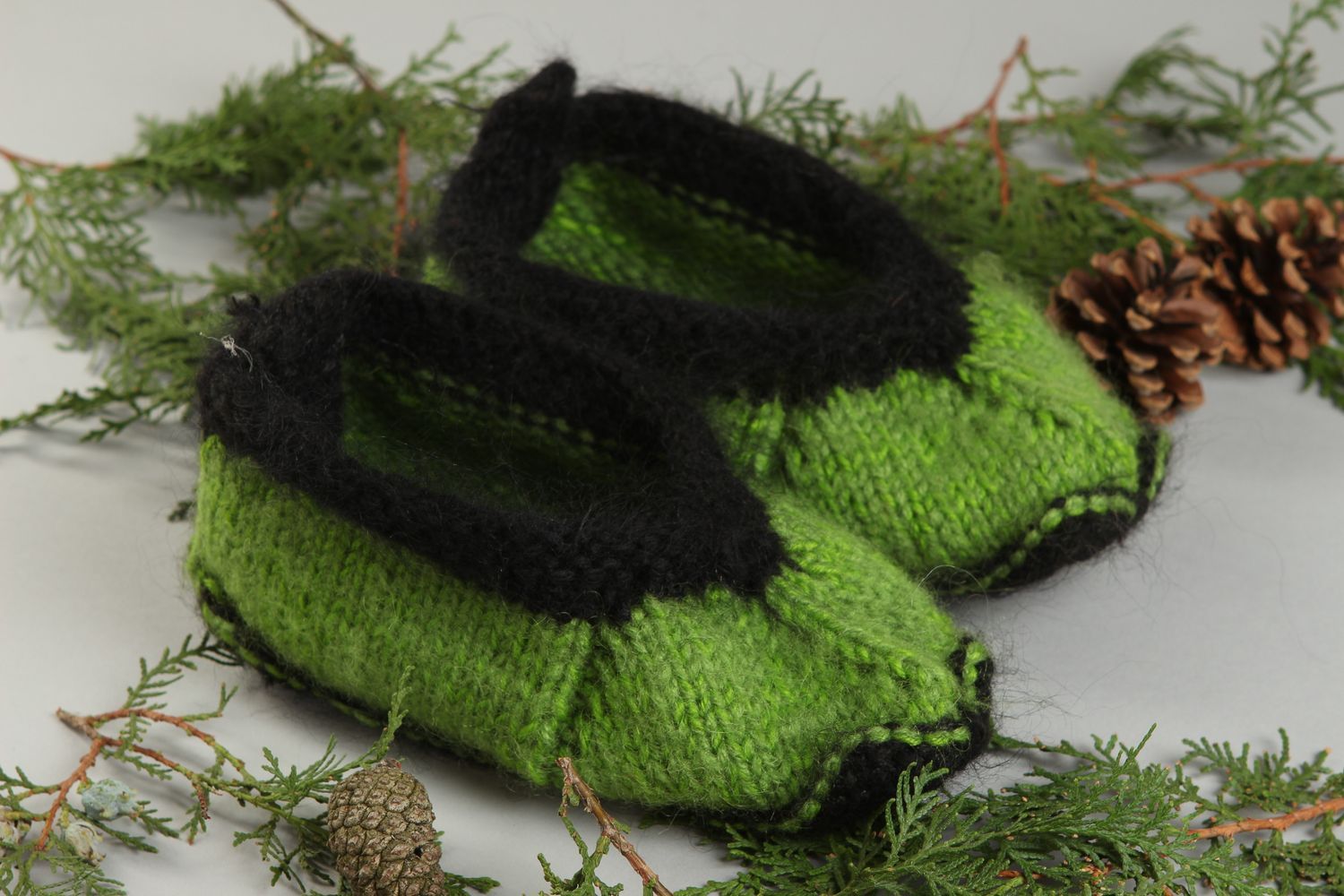 Pantoufles femme faites main Pantoufles en laine vertes Chaussons d'intérieur photo 1