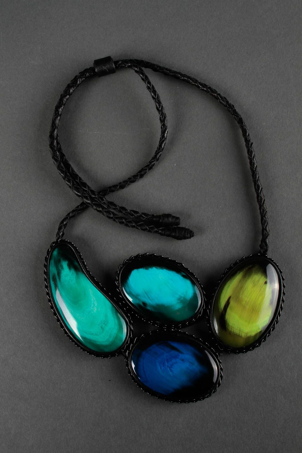 Collier cuir design Bijou fait main multicolore Accessoire pour femme original photo 3