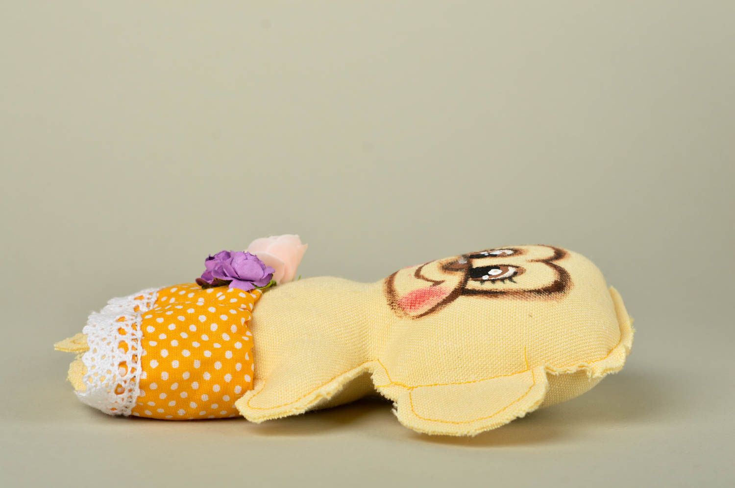 Игрушка ручной работы игрушка обезьянка в платье оригинальная игрушка из хлопка фото 2