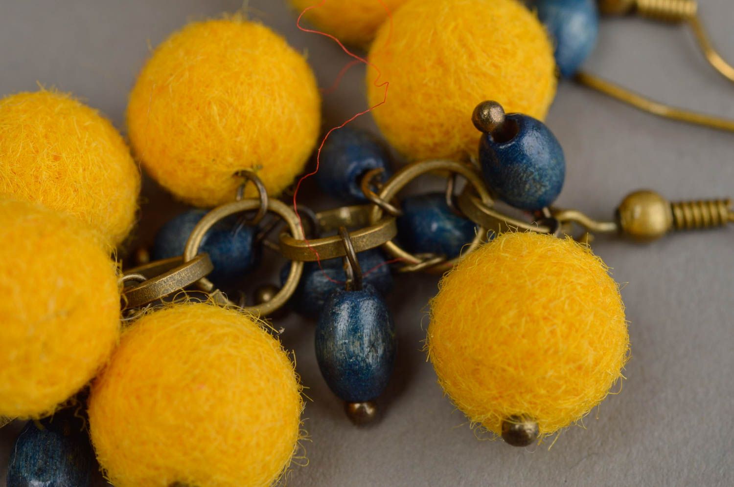 Filz Ohrringe aus Wolle Trauben gelb mit Haken Designer handarbeit schön grell foto 5
