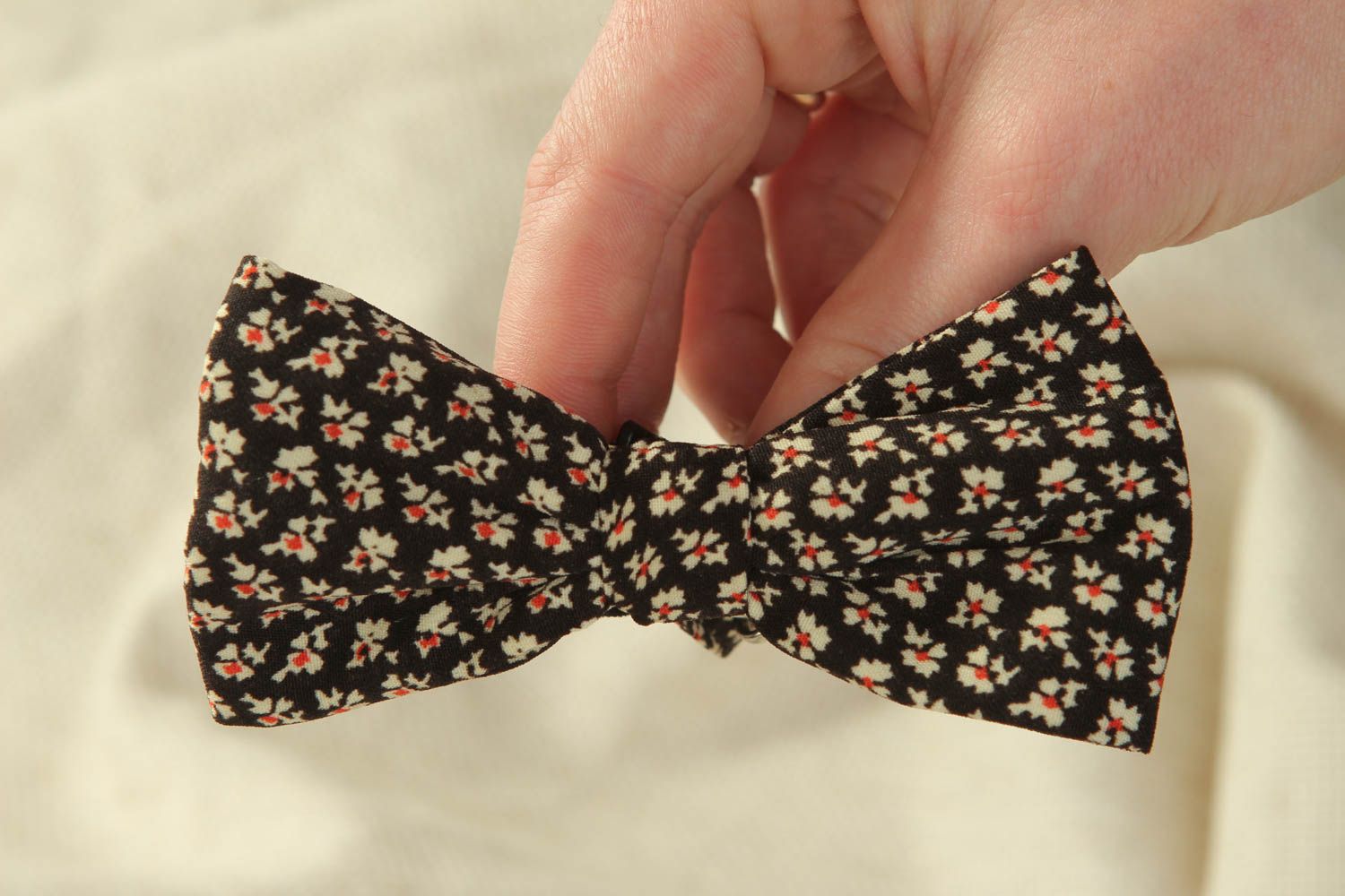 Cotton fabric bow tie with floral pattern photo 4