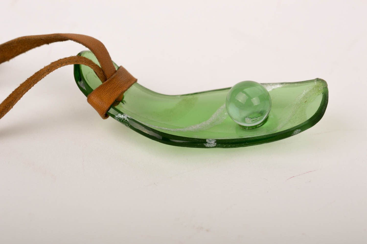 Кулон на шнурке ручной работы стеклянный кулон зеленый украшение из стекла фото 5