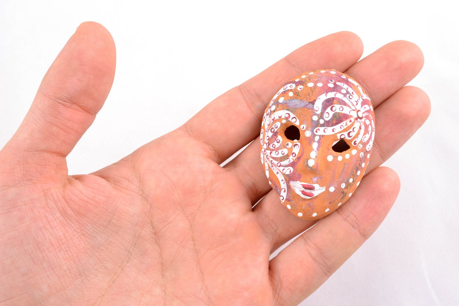 Masque miniature décoratif en terre cuite à accrocher photo 2