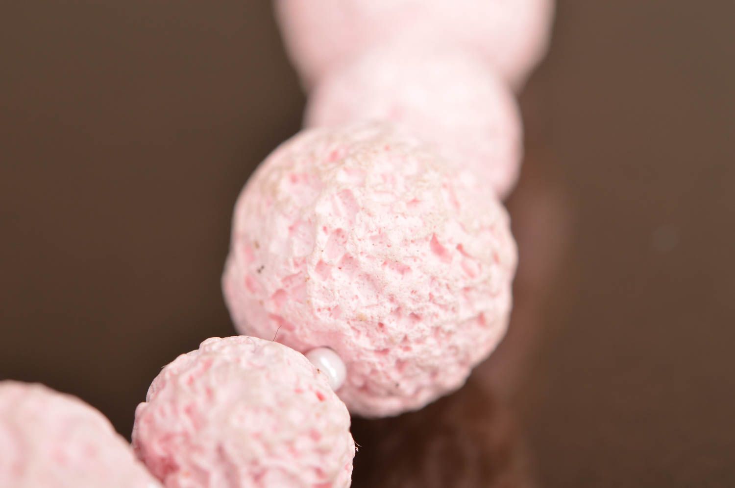 Бусы из полимерной глины ручной работы красивые нежно-розовые авторские фото 3