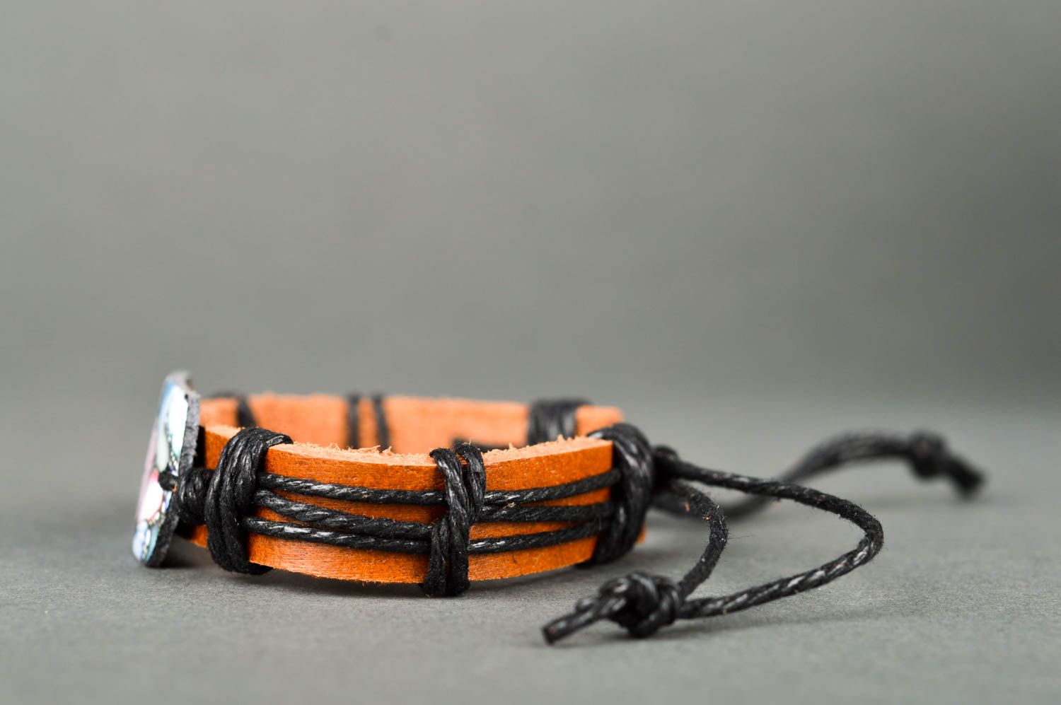 Originelles Armband Frauen schöner Leder Schmuck orange Armband aus Leder foto 3