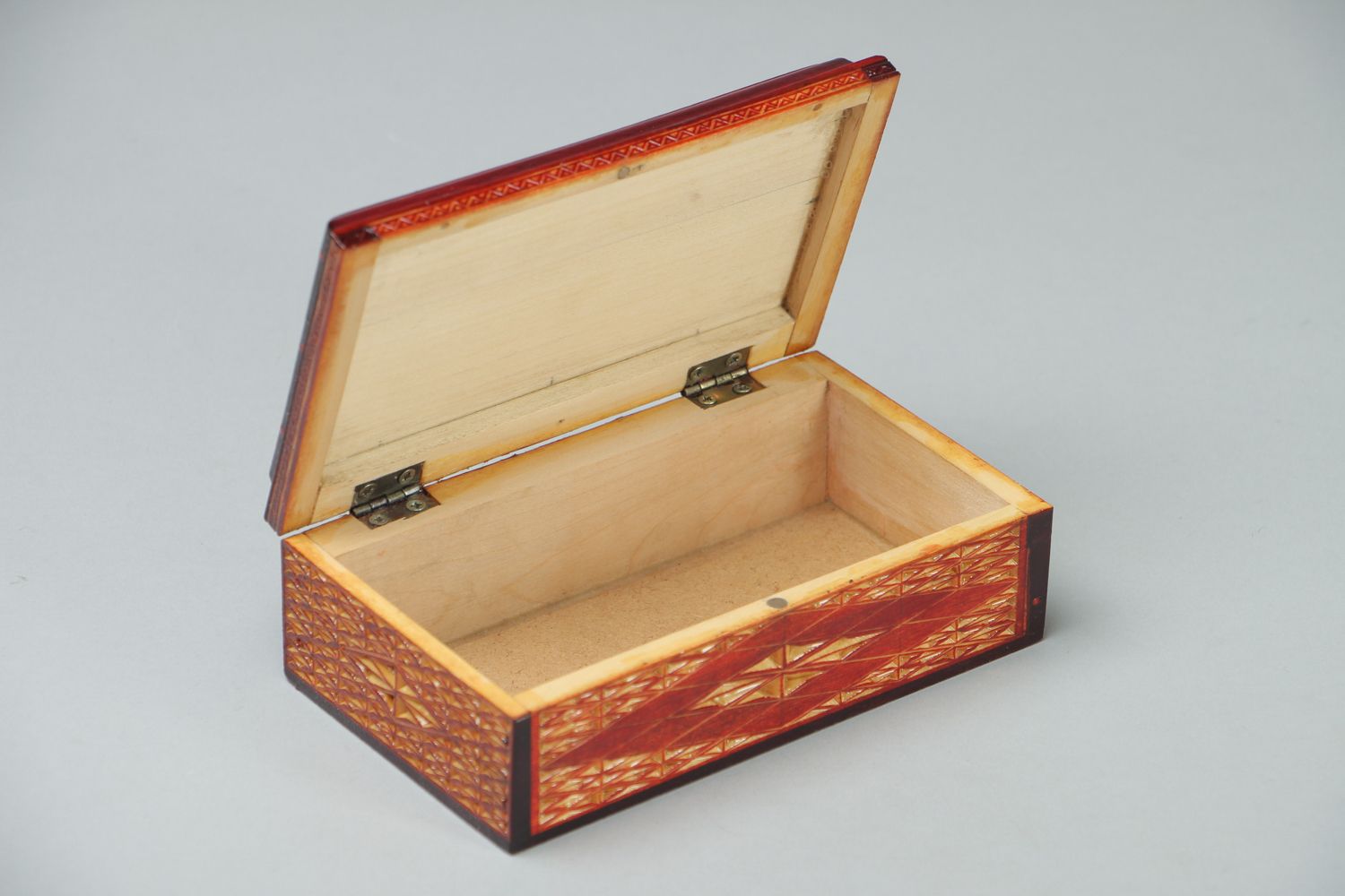 Boîte à bijoux sculptée en bois faite main  photo 3