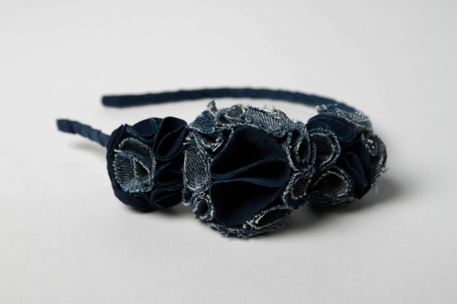 Handmade Blumen Haarreif Accessoire für Frauen Haar Schmuck aus Jeans und Stoff foto 3