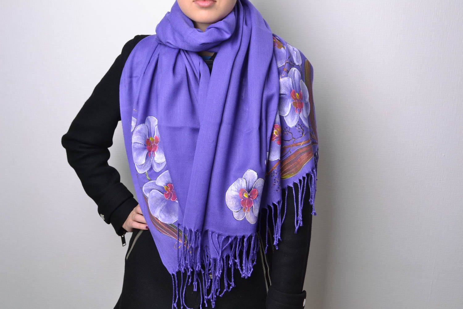 Demi-season violet cashmere shawl with flowers photo 1