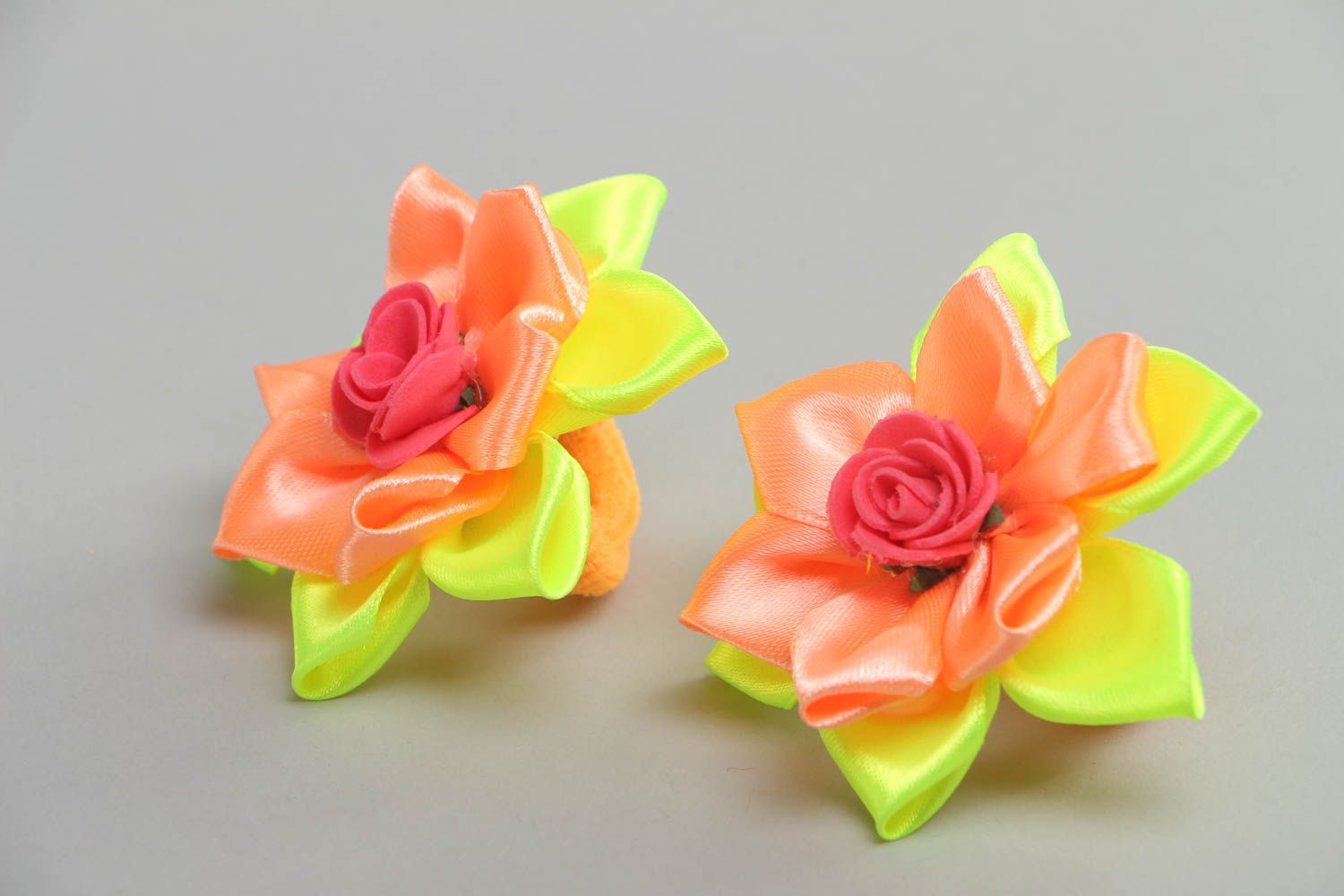 Handmade set of scrunchies satin ribbon hair accessories yellow-orange flowers 2 pieces photo 2