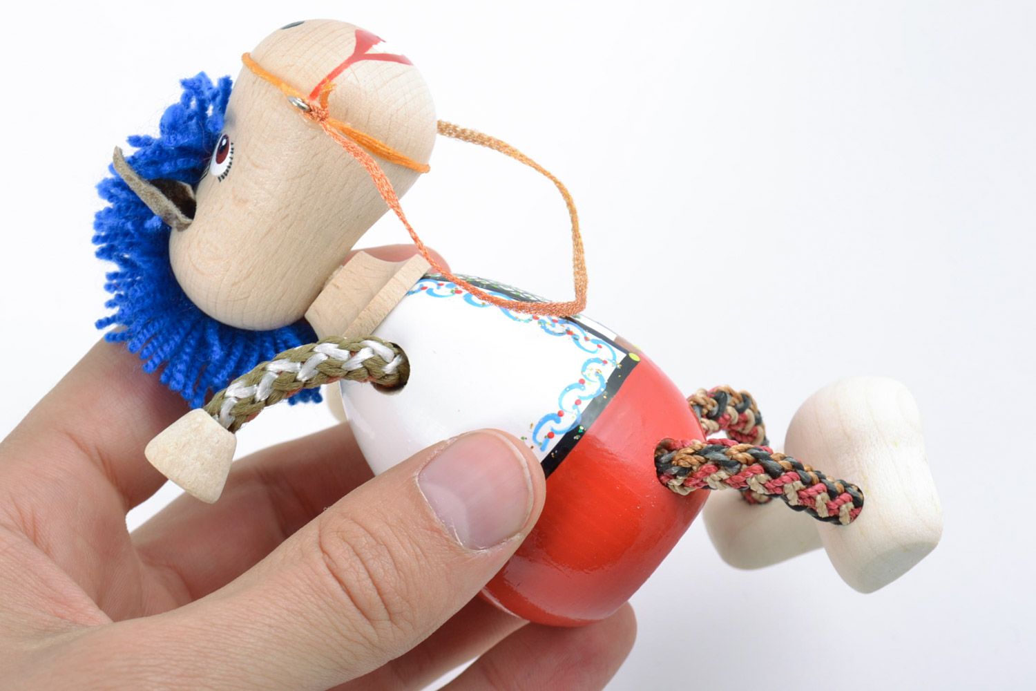 Деревянная игрушка лошадь ручной работы с росписью красками детская смешная фото 2