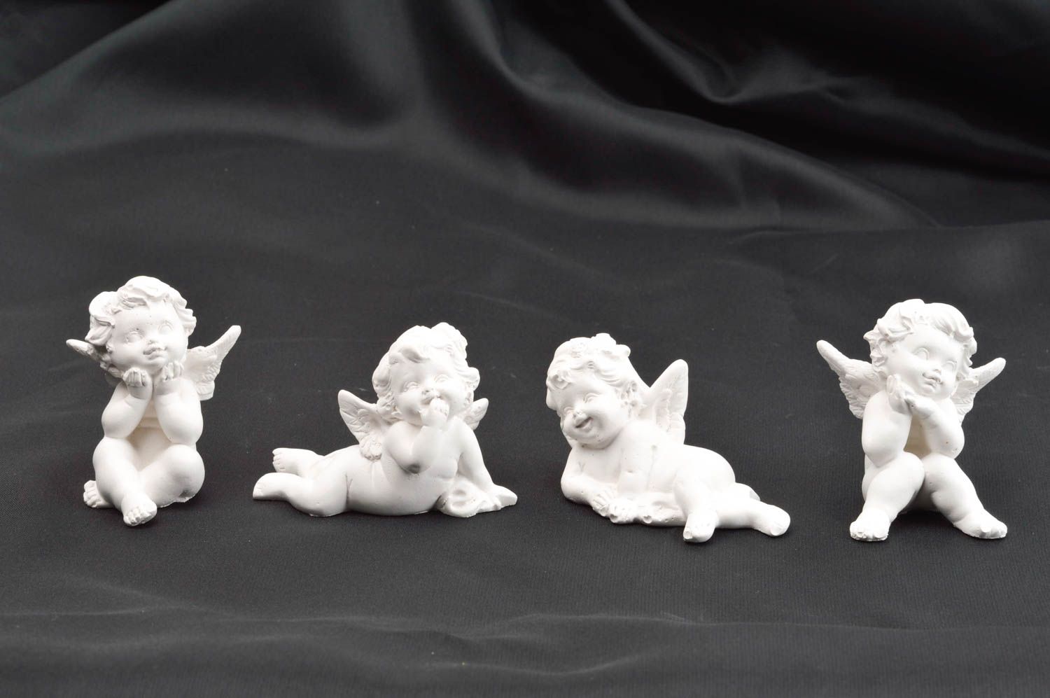 Conjunto de figuras hechas a mano figuras de angelitos decoración de casa foto 1
