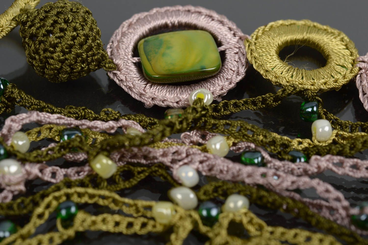 Gros collier tricot Bijou fait main Cadeau femme design vert perles rocailles photo 3