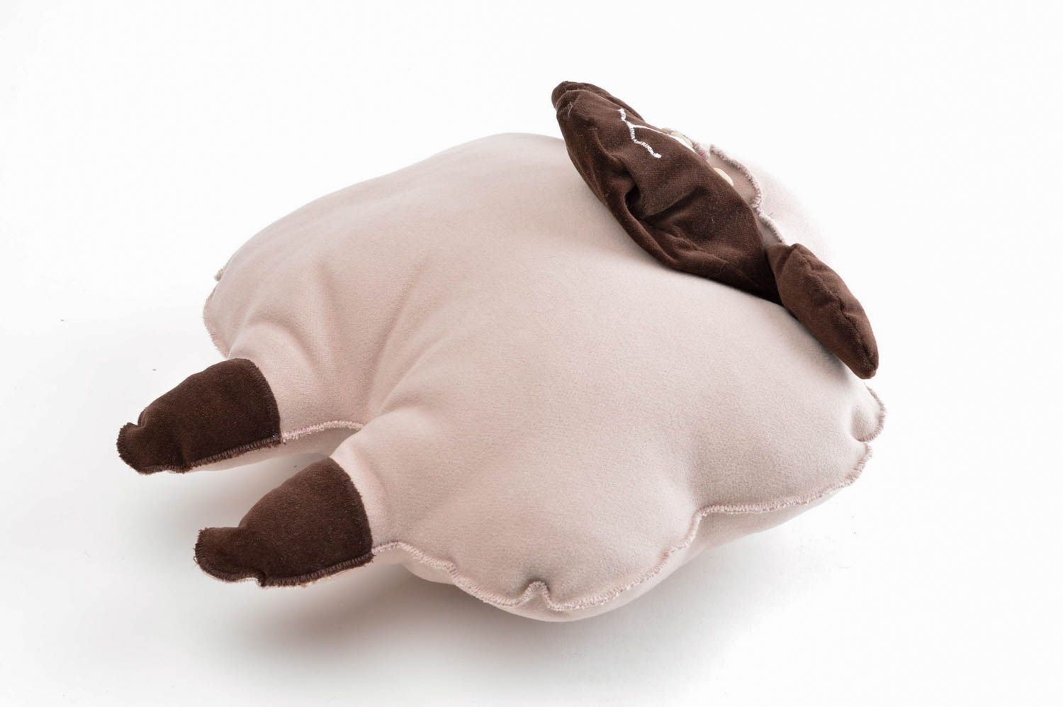 Игрушка подушка ручной работы детская игрушка диванная подушка овечка из ткани фото 4