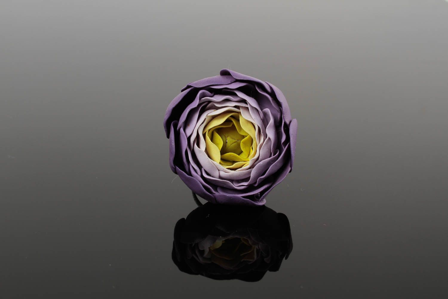 Violetter Blumen Ring handmade Polymer Schmuck Accessoire für Frauen  foto 2