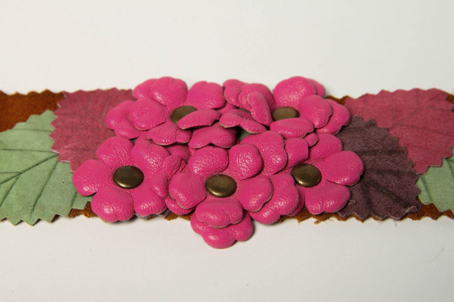 Bracelet cuir naturel Bracelet fait main large fleurs roses Cadeau original photo 4