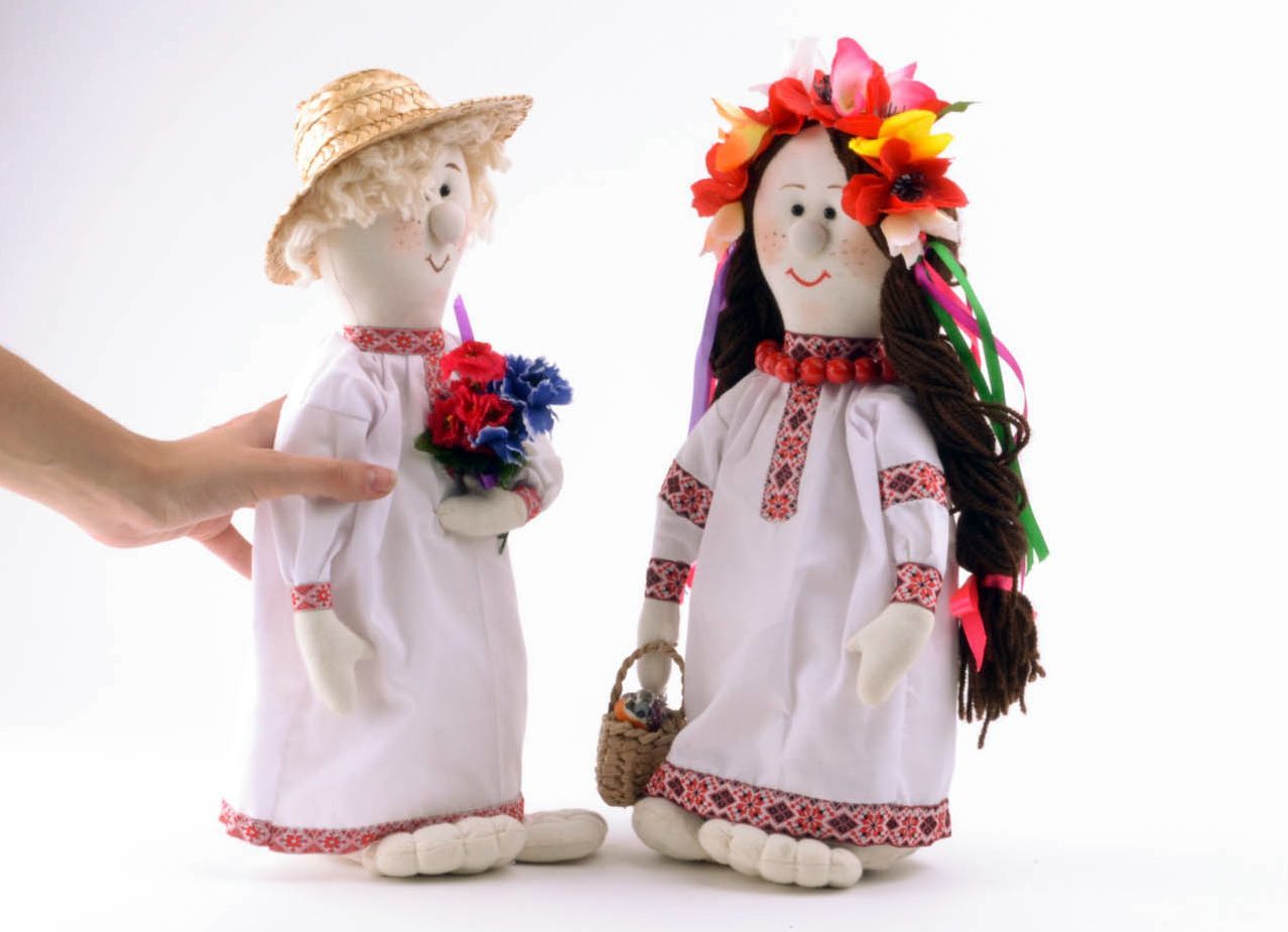 Muñecos en trajes étnicos foto 5