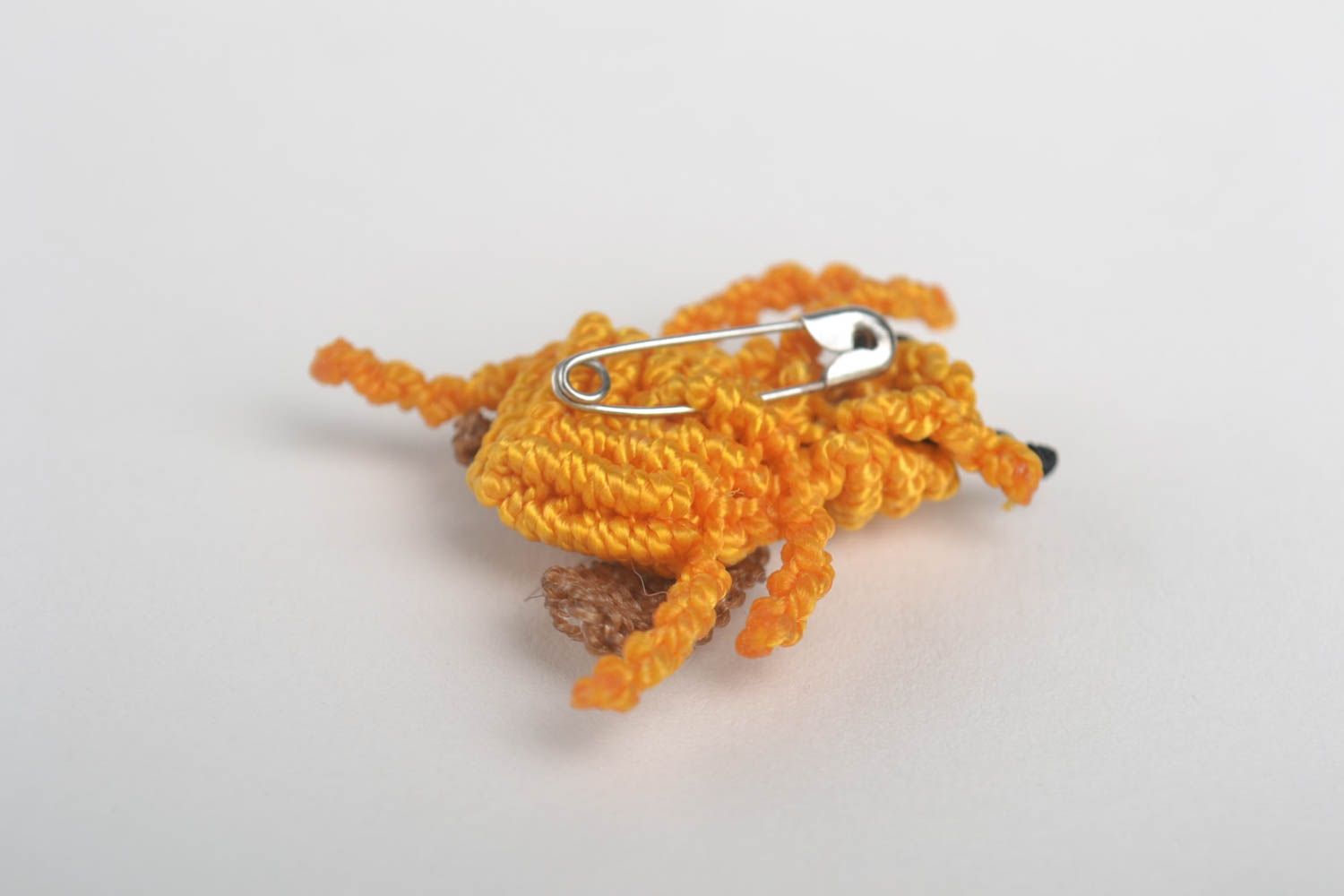 Украшения ручной работы брошь животное плетеная брошь макраме Оранжевая муха фото 3
