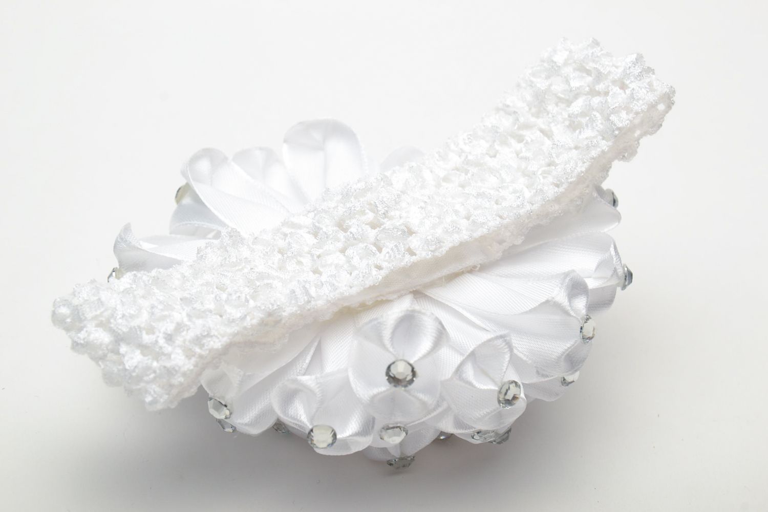 White headband with flowers photo 3
