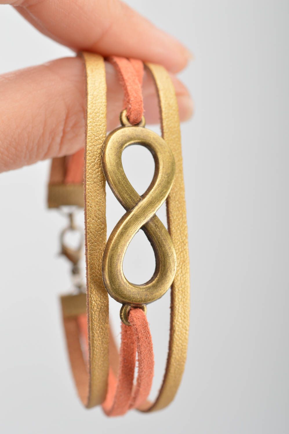 Bracelet 3 rangs en lacets de cuir et signe de l'infini en métal fait main doré photo 3