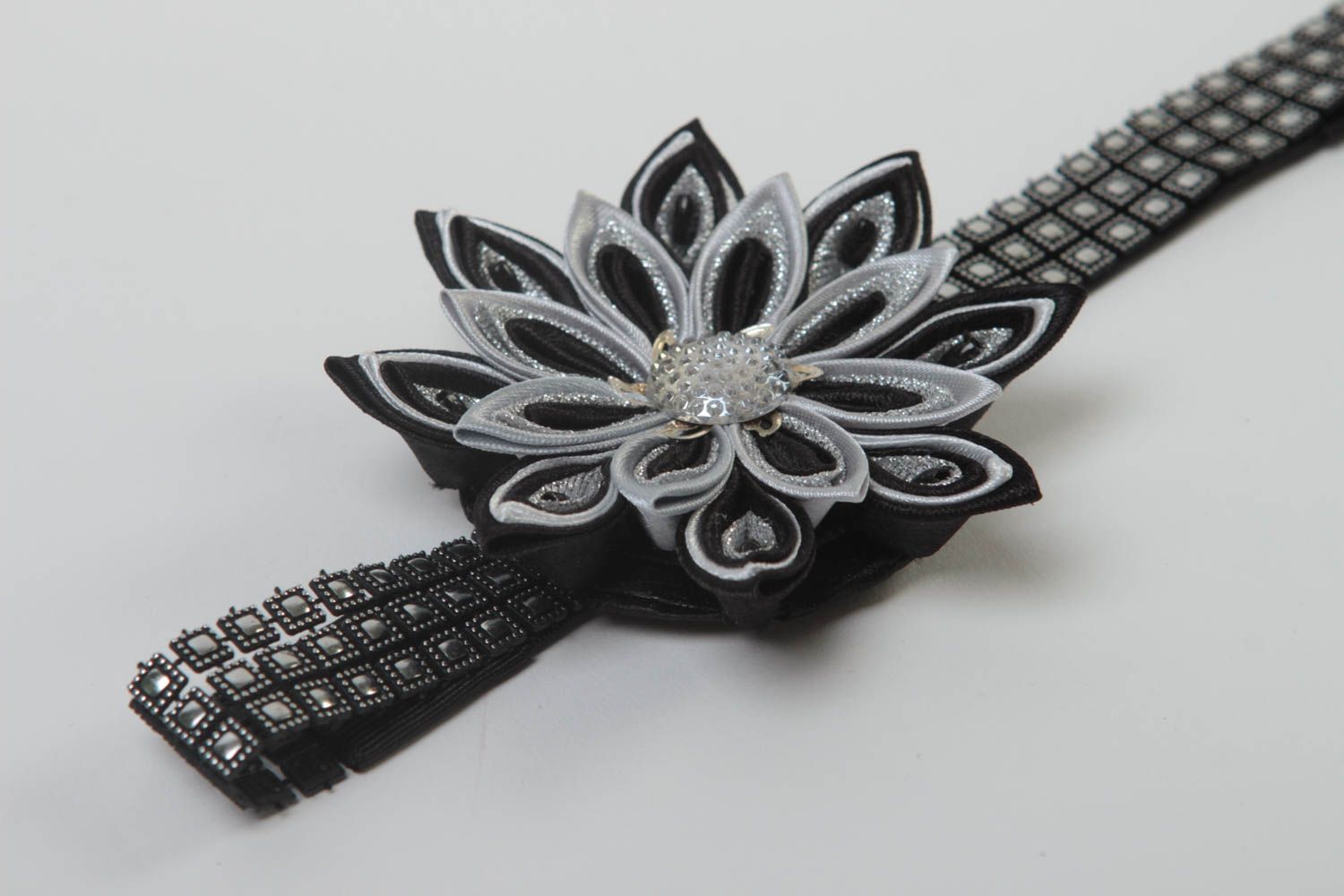 Handmade Haarband mit Blume Haarschmuck schwarz Frauen Accessoire Kanzashi foto 3