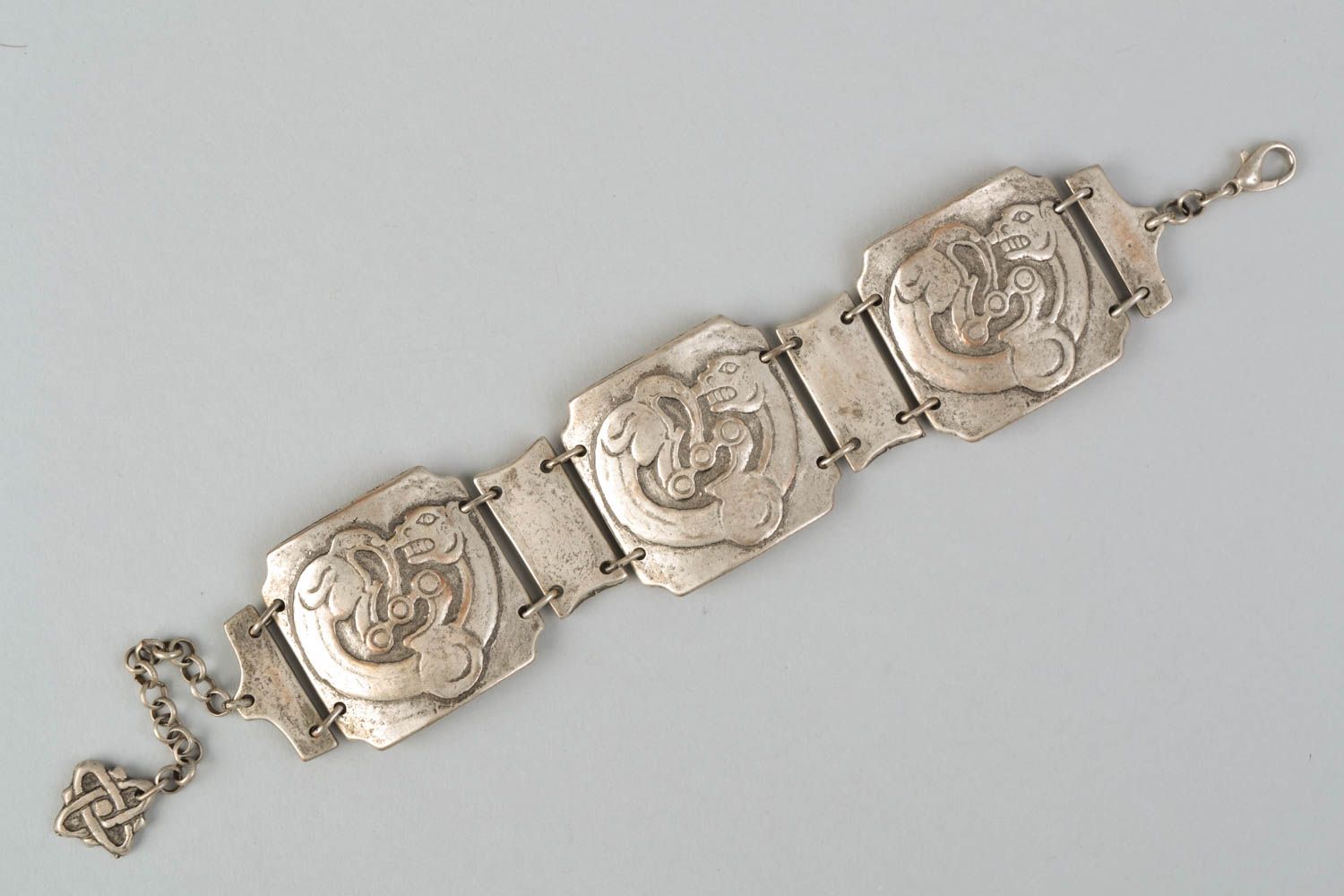 Large bracelet en métal avec design ethnique fait main Panthère pour femme photo 5