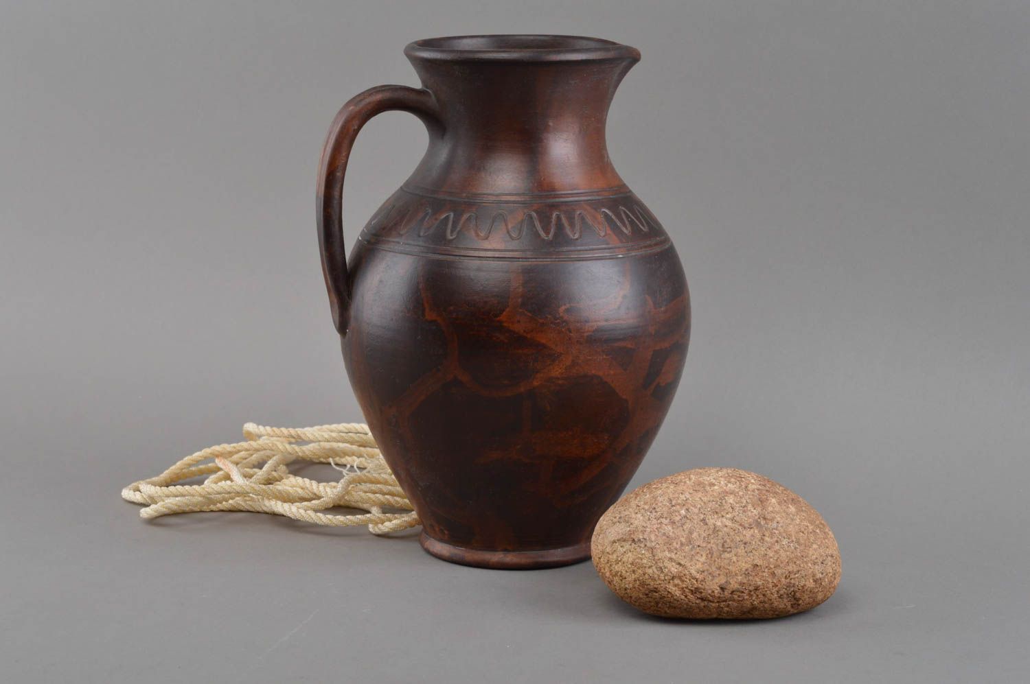 Cruche en céramique brun foncé joli original ornementé avec anse fait main 3 L photo 1