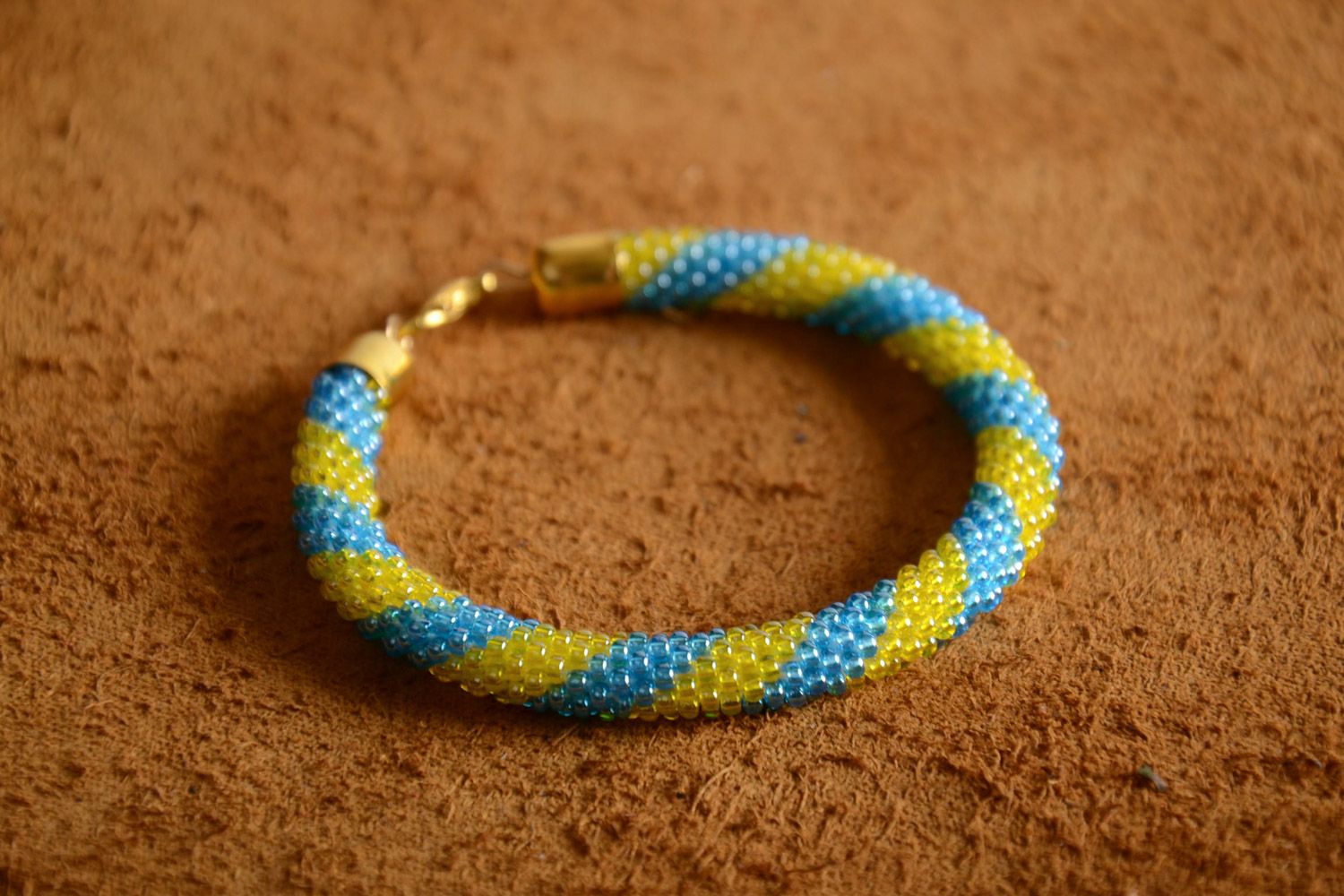 Gros bracelet en perles de rocailles spirale bleu jaune fait main bijou femme photo 1