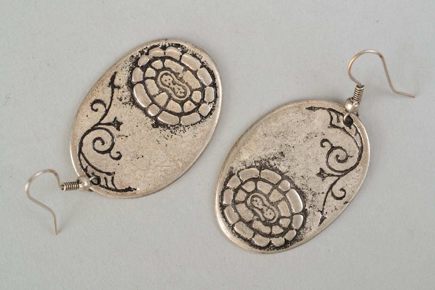 Ovale Ohrringe aus Metall Blume foto 3