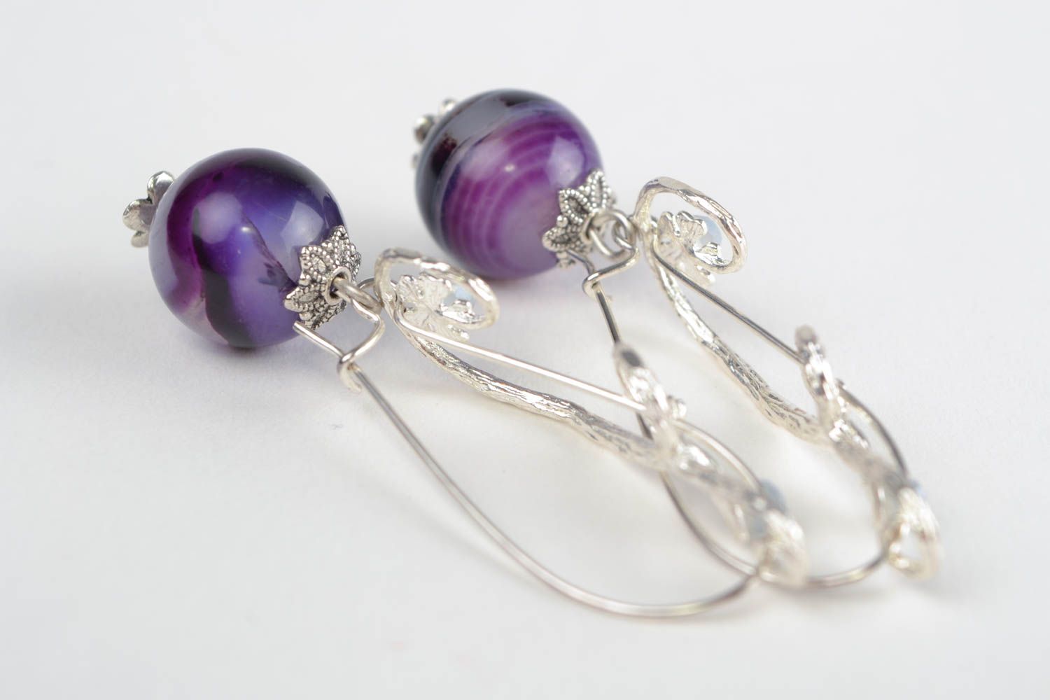 Handmade dangling earrings with silver colored basis and violet agate beads photo 5