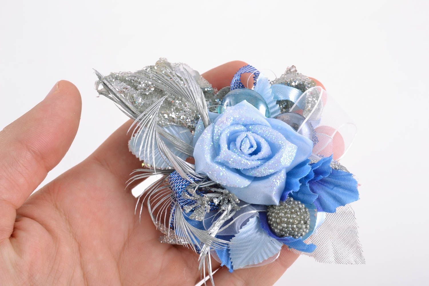 Schöne Deko Blumen aus Stoff für Haarspange in blauer Farbe Designer Handarbeit foto 2