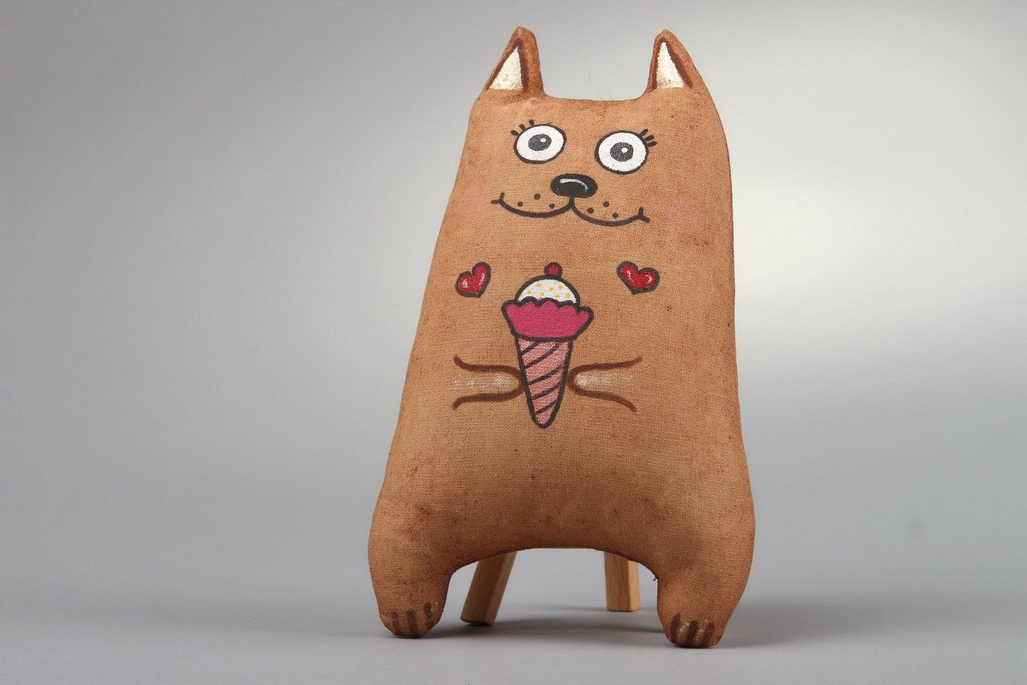 Coffee and cinnamon toy Cat with ice-cream photo 1