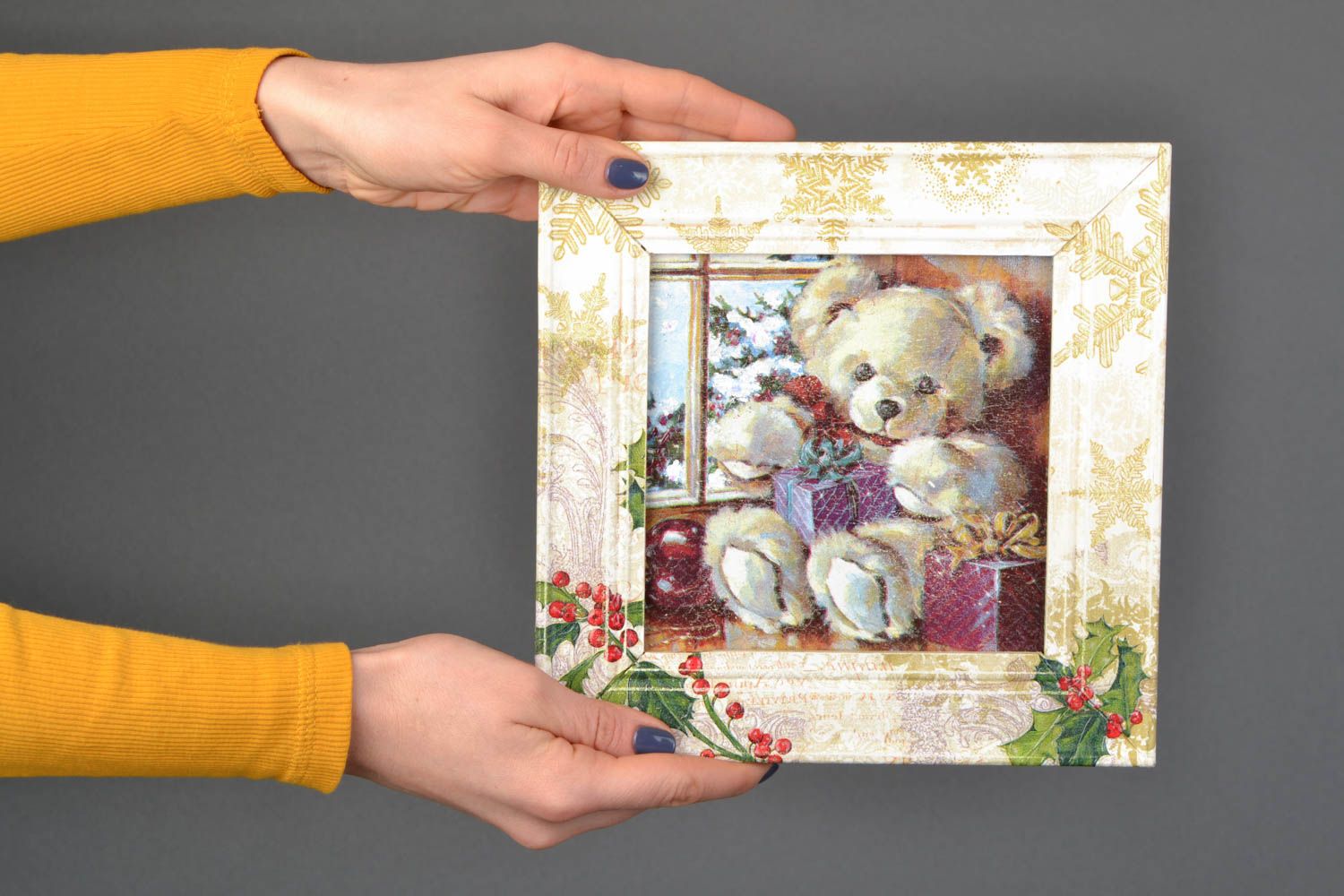 Decoupage painting Bear with Gifts photo 2