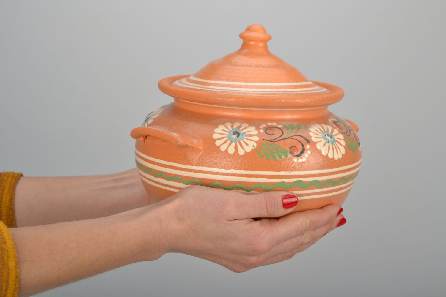 Large ceramic pot for soup photo 2