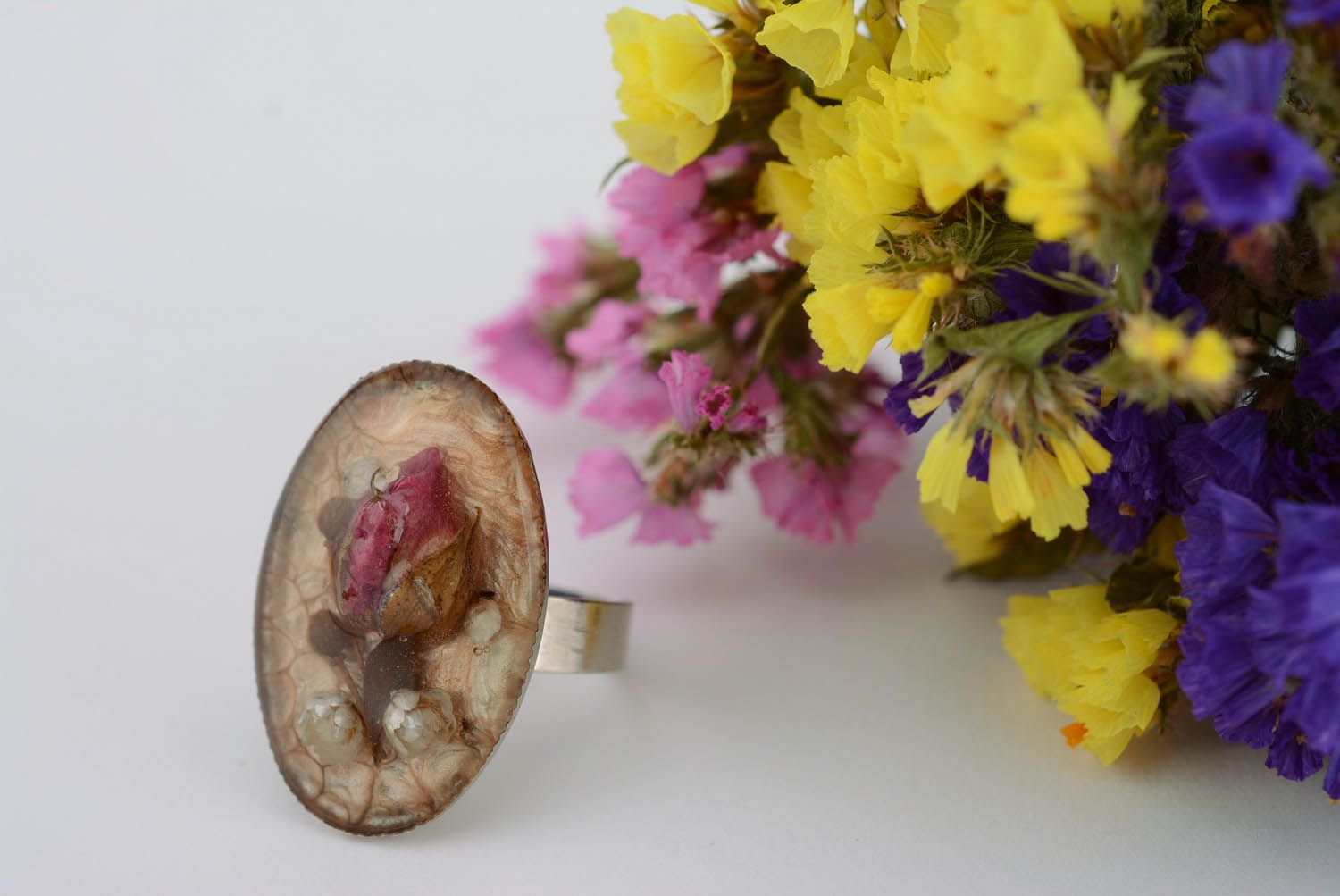 Oval ring made of epoxy resin photo 1