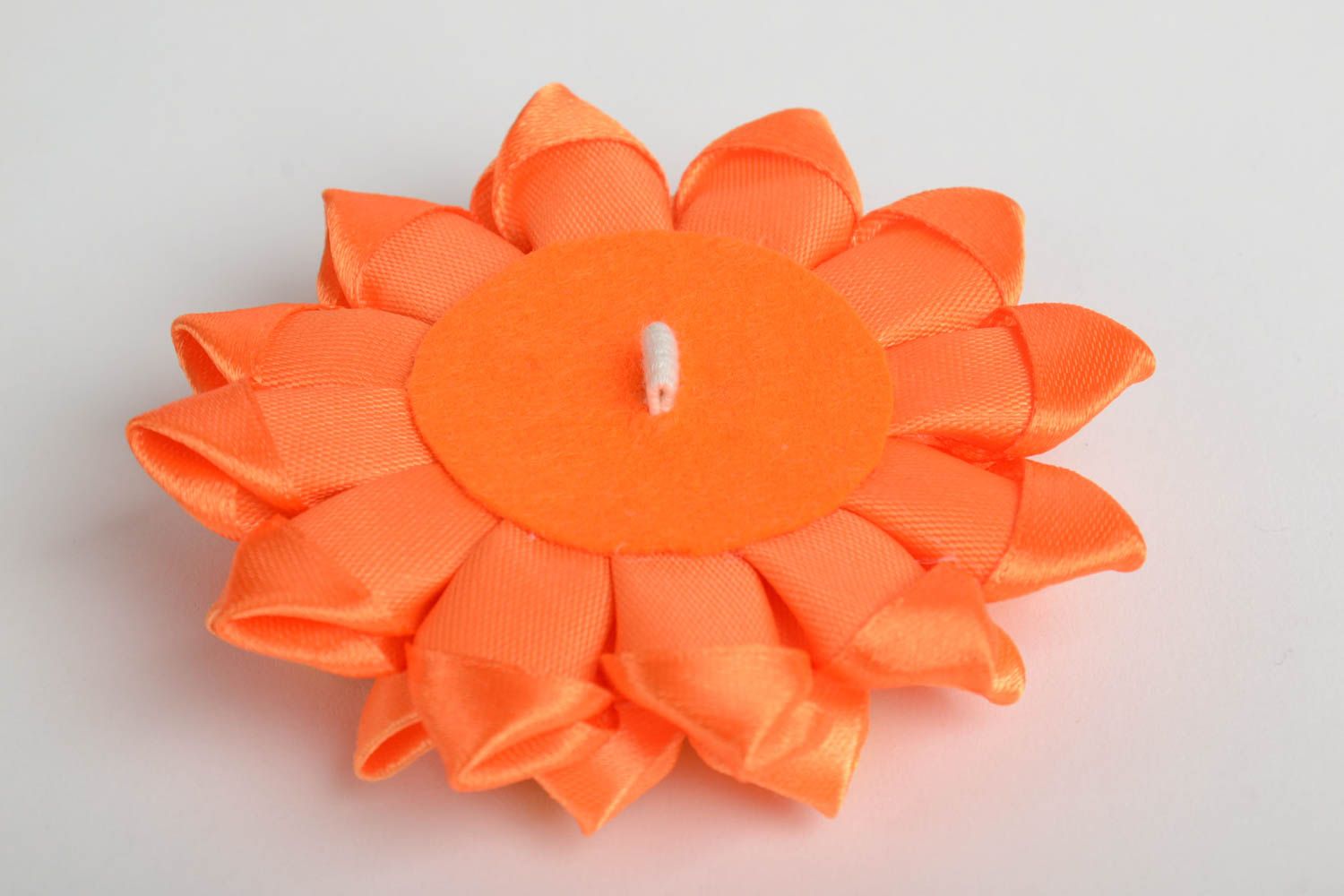 Цветок в технике канзаши заготовка для аксессуара оранжевый крупный хэнд мейд фото 3