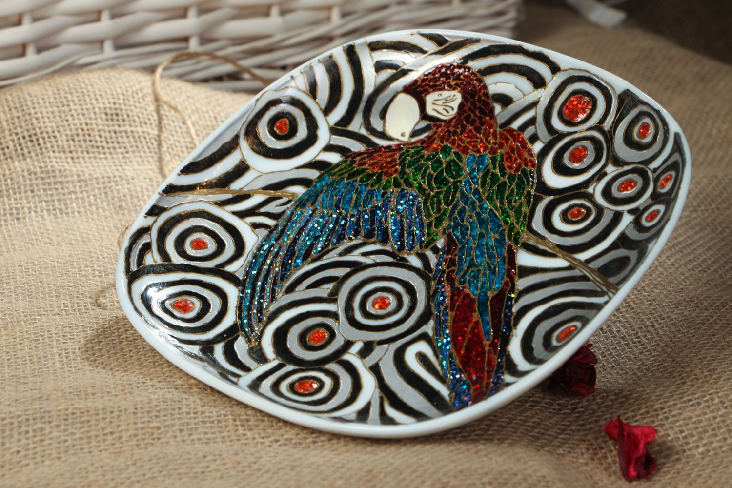 Декоративная стеклянная тарелка с витражной росписью Попугай фото 5