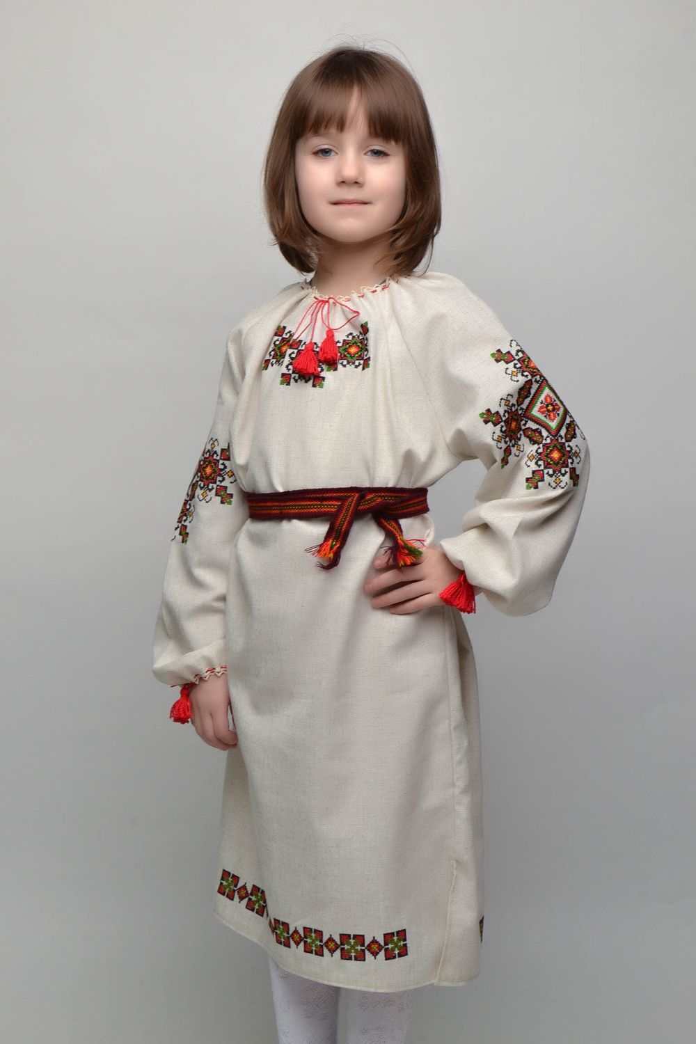 Robe brodée au point de croix avec ceinture pour enfant  photo 1
