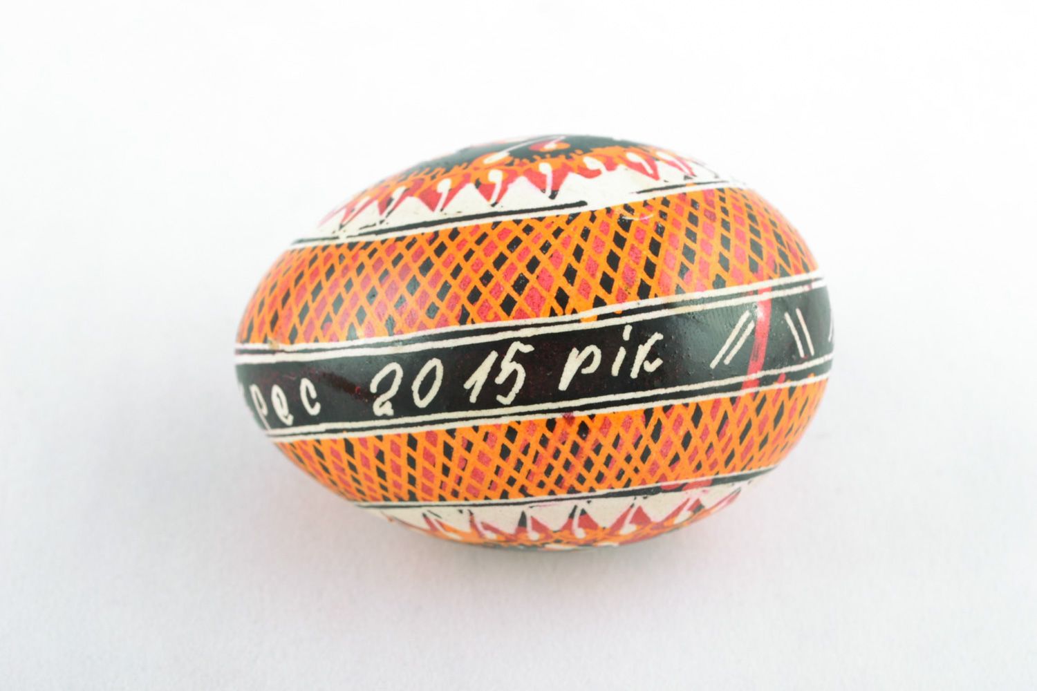 Beautiful handmade Easter egg pysanka with traditional painting made with hot wax photo 3