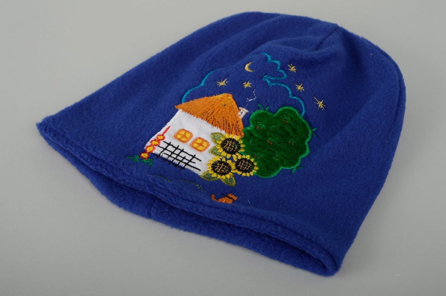 Fleece hat with rural landscape for child photo 3