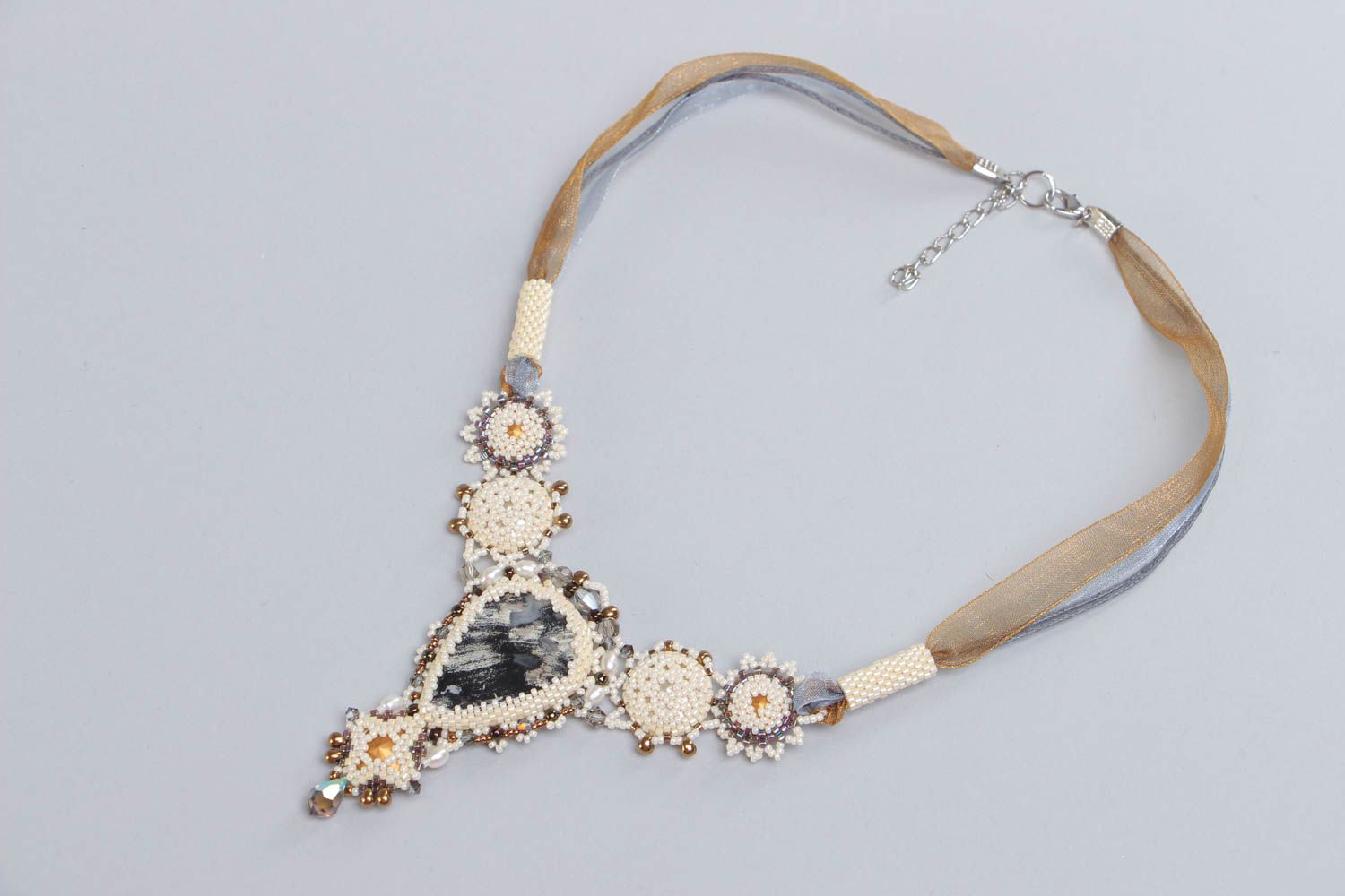 Collier fait main en perles de rocailles avec agate et cristal bijou sur ruban photo 2