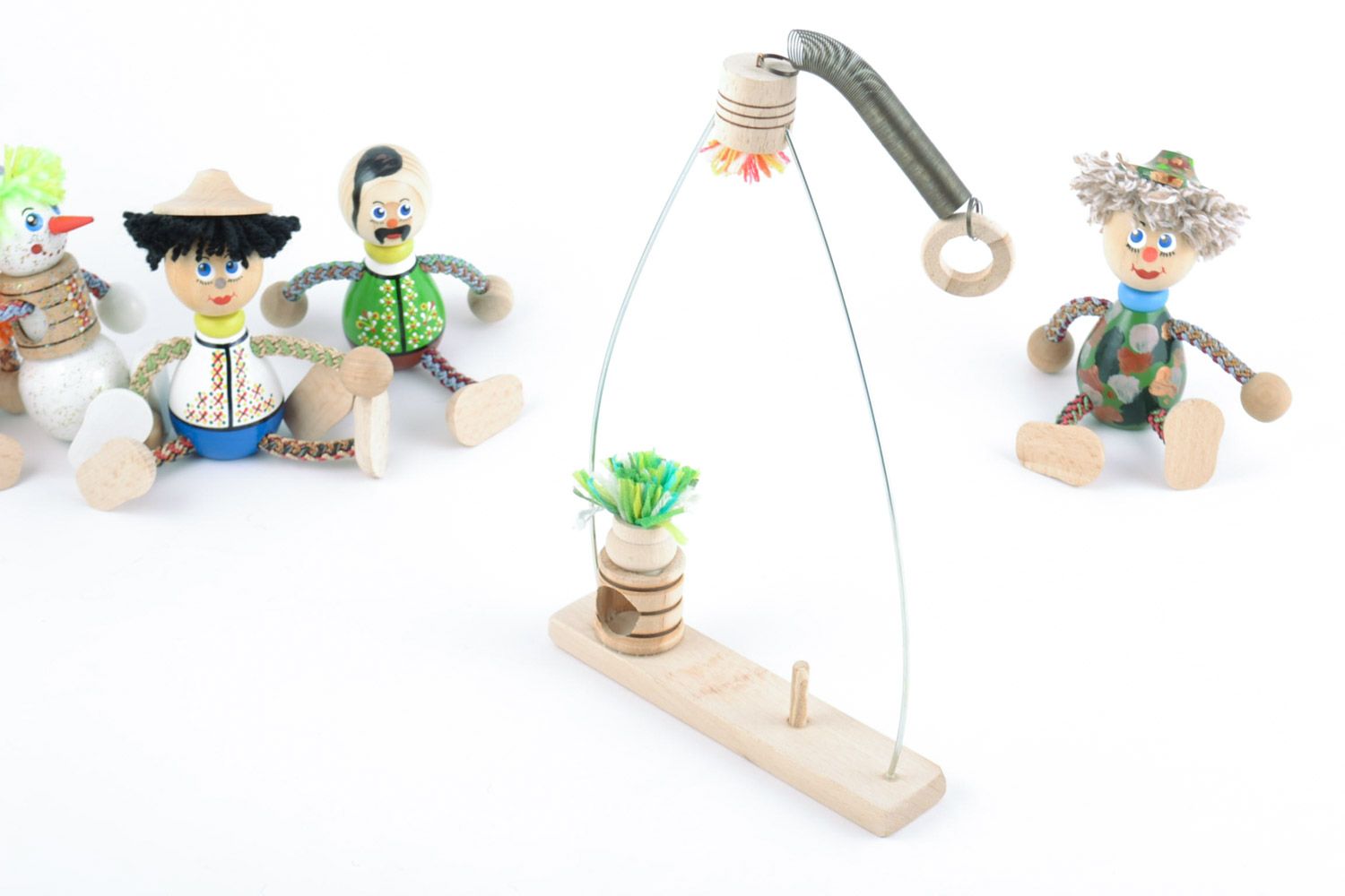 Handgemachtes Öko Spielzeug aus Holz Brettsitz für Puppen zum Aufhängen für Kinder foto 1
