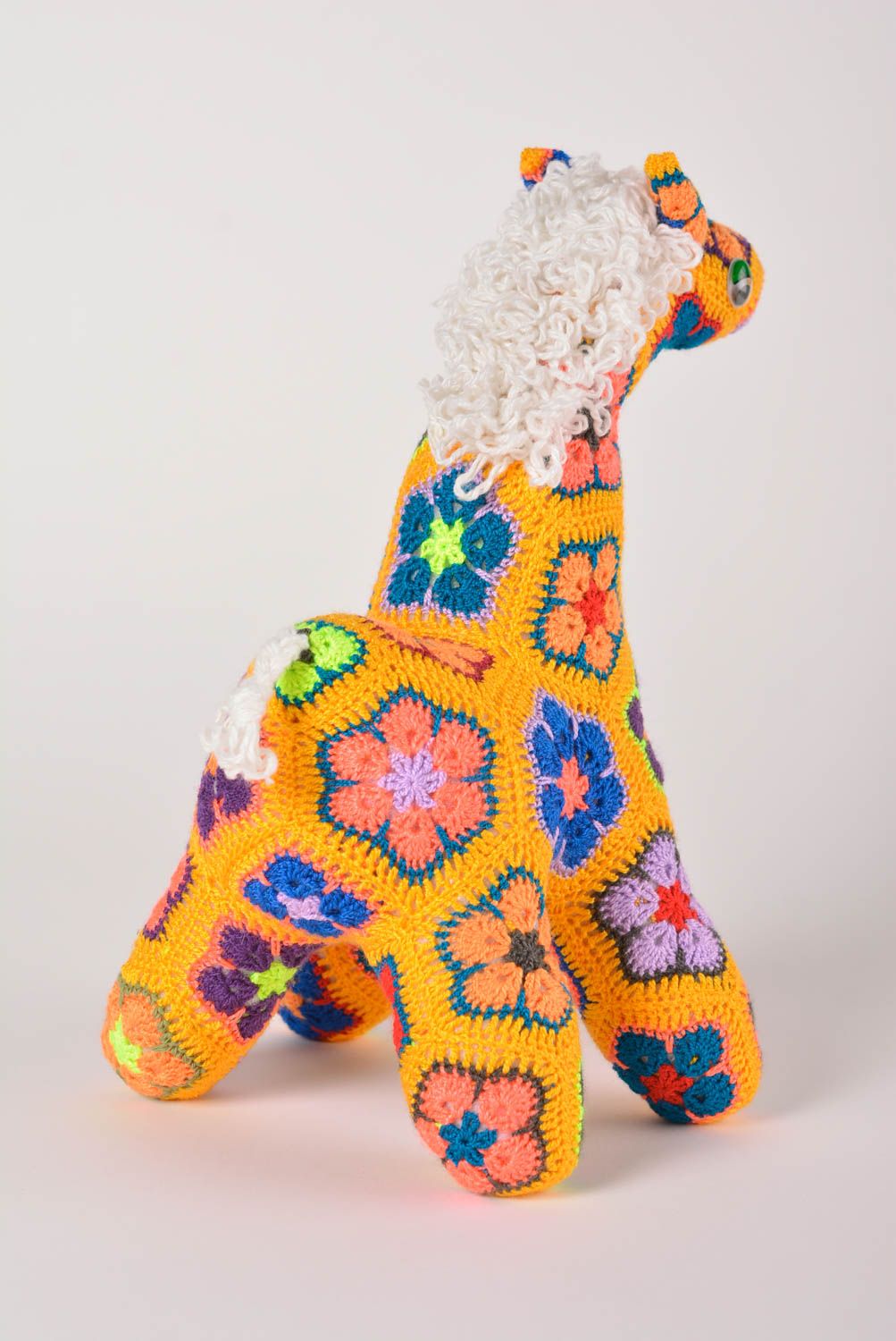 Handmade Spielzeug Giraffe Kuscheltier gehäkelt Geschenk Idee bunt gelb groß foto 3