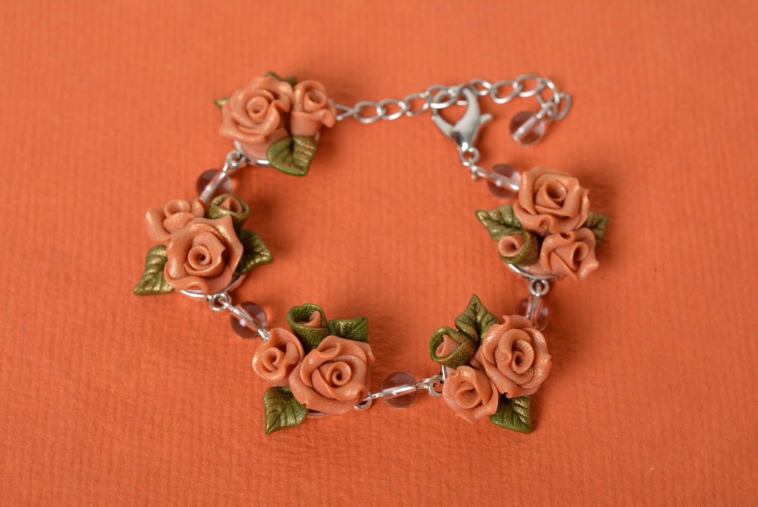 Bracelet fleurs en pâte polymère Roses chaîne métallique original fait main photo 1