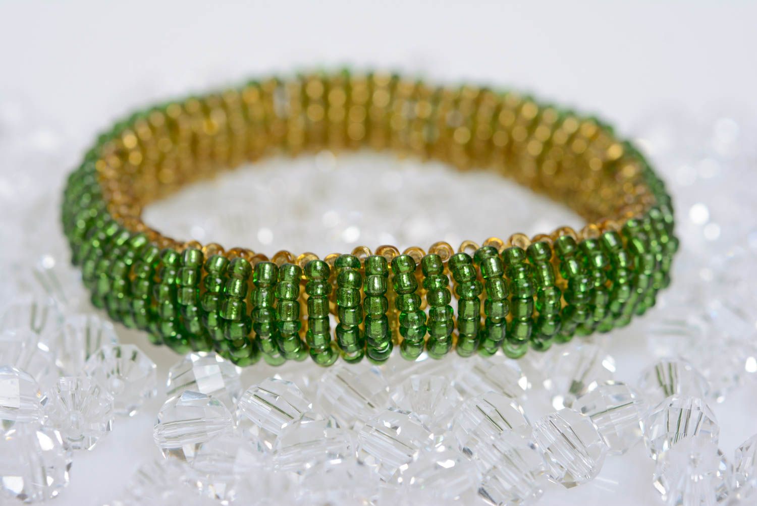 Gelb grünes Armband aus Glasperlen für Alltag handgeschaffen künstlerisch schön foto 3