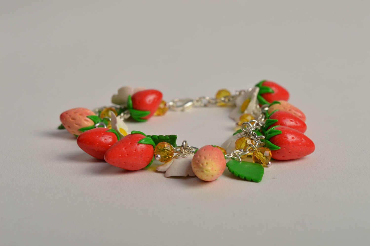 Handmade schönes Armband mit Beeren zarter Polymer Schmuck Geschenk für Frauen  foto 5