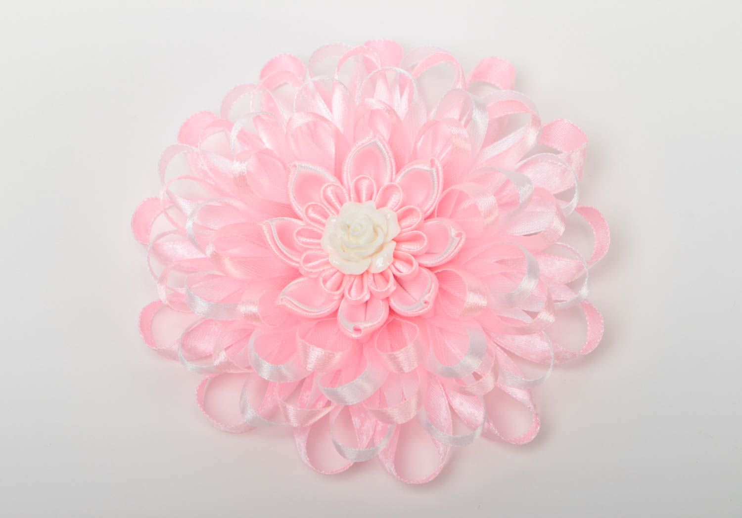 Rosafarbige elegante originelle handgemachte Haarspange für Kinder üppige Blume foto 2