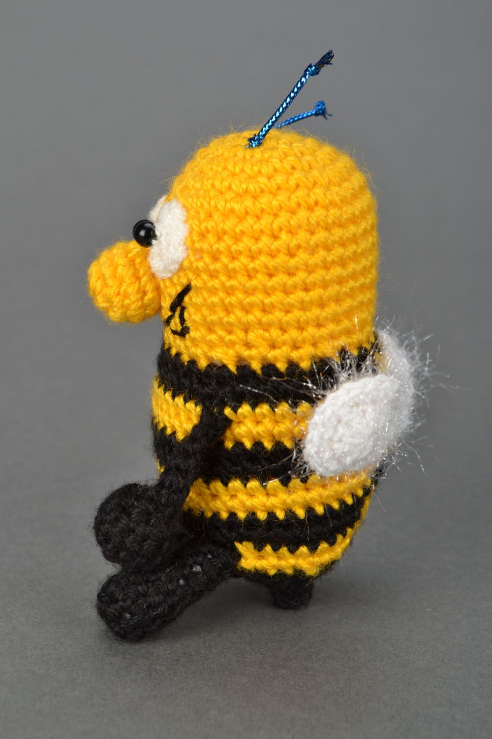 Мягкая игрушка связанная крючком Пчелка фото 3