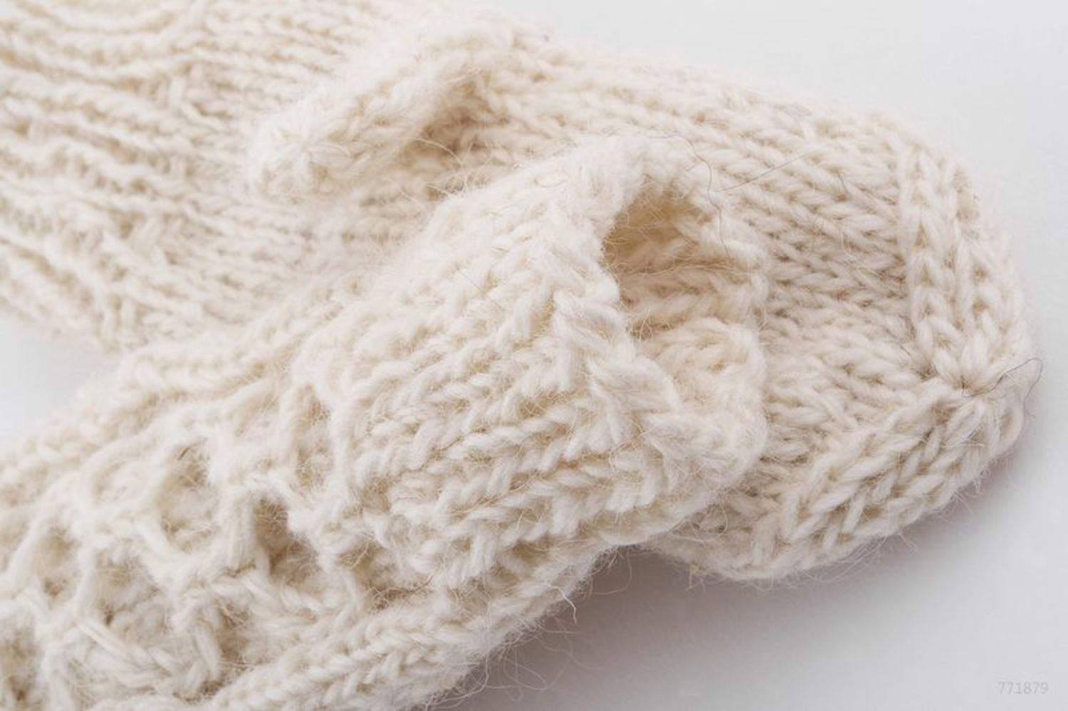 White wool mittens for women photo 3