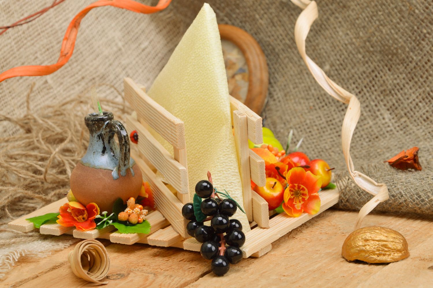 Деревянная салфетница с глиняным кувшинчиком ручной работы кухонный декор фото 1